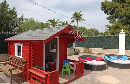 Elche House | Family-Friendly Elche with Pool, Wifi, and BBQ Facilities