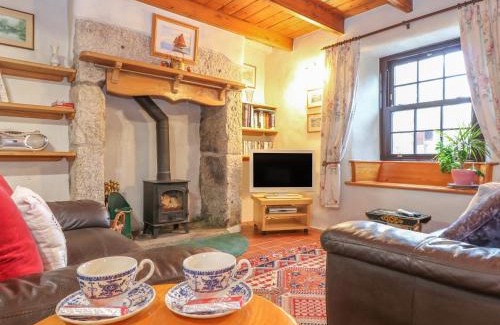 Penryn House | Inviting Eldamar Cottage: Pet-Friendly Getaway with Great Reviews