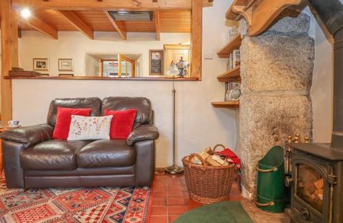 Penryn House | Inviting Eldamar Cottage: Pet-Friendly Getaway with Great Reviews