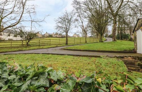 Hope Valley House | Discover Elderbank: A 4-Star Retreat with Top Ratings