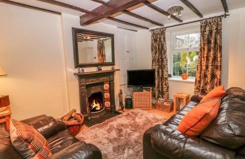 Hope Valley House | Discover Elderbank: A 4-Star Retreat with Top Ratings