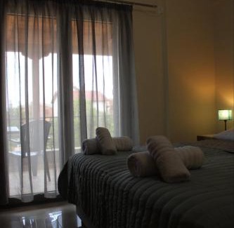 Aigialeia Villa | Electra Maisonette with Garden and Ocean View Escape