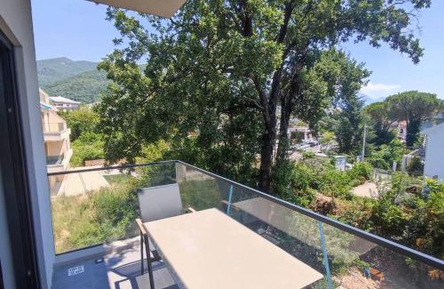 Donja Lastva Apartment | Discover Elefante 7: Family-Friendly Stay in Tivat
