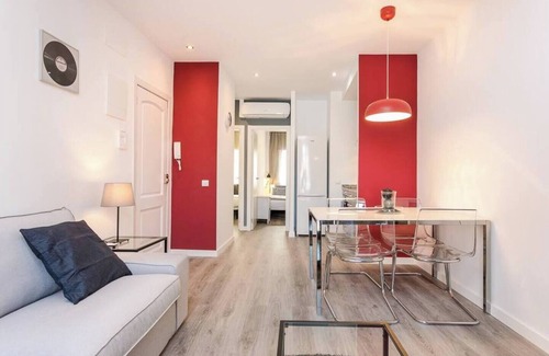 Collblanc y La Torrassa Apartment | Family-Friendly 2-Bedroom Apartment in L'Hospitalet de Llobregat