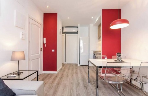 Collblanc y La Torrassa Apartment | Family-Friendly 2-Bedroom Apartment in L'Hospitalet de Llobregat