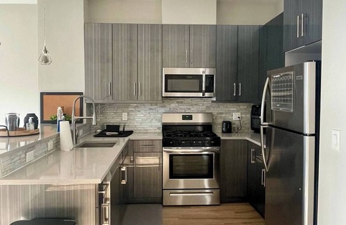 Bayonne Apartment | Elegance - 1 Bedroom Apartment - 10 Min NYC/EWR - Free Lot Parking - The Helix