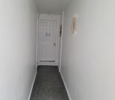 Cornforth Apartment | Elegant Apartments: Family-Friendly Stay with Kitchen Access