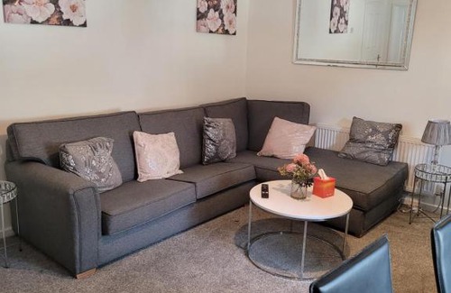 Cornforth Apartment | Elegant Apartments: Family-Friendly Stay with Kitchen Access
