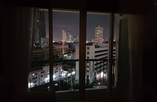 Yan Nawa Condo | Elegant Chamber Retreat by the River Pier with Pool Access