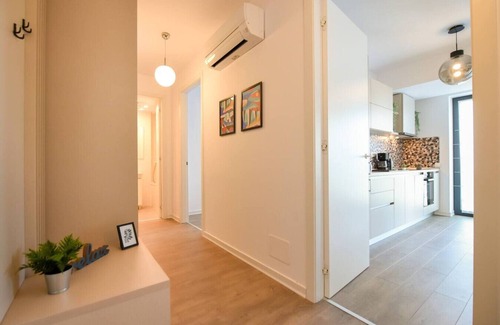 Aviatiei Apartment | Stylish Cloud9 Modern Apt with Kitchen & Breakfast Included
