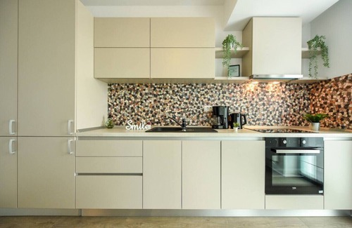 Aviatiei Apartment | Stylish Cloud9 Modern Apt with Kitchen & Breakfast Included