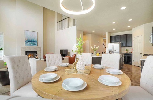 Longmont House | Elegant Stay at Linda Pl #41709 with Family-Friendly Perks