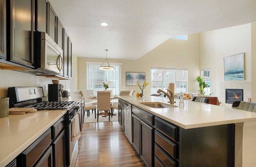 Longmont House | Elegant Stay at Linda Pl #41709 with Family-Friendly Perks