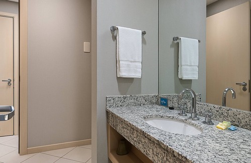 Jacarepagua Apartment | Discover Elegance Suítes Rio de Janeiro with Pool & Spa