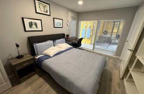 Neartown Cabin | Exceptional 1 Bdr Montrose: Family-Friendly at Italian Plaza