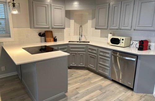 Neartown Cabin | Exceptional 1 Bdr Montrose: Family-Friendly at Italian Plaza
