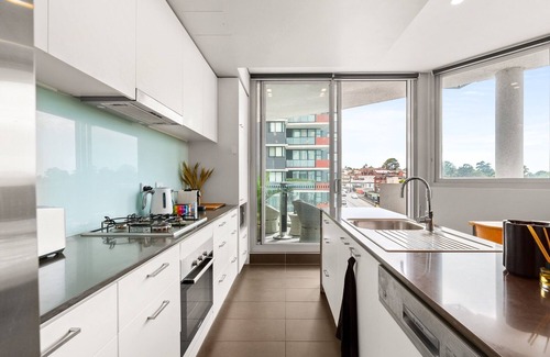 Canterbury Apartment | Cozy 1-Bed Retreat by Riverside Park with Top Amenities