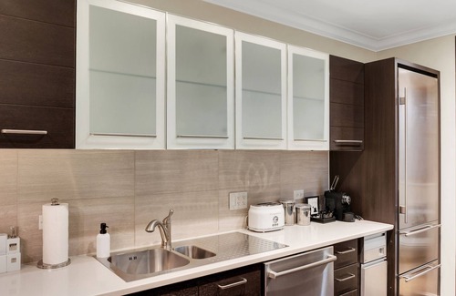 Gold Coast Apartment | Modern 1 Bed Suite at Walton Residence, Gold Coast Chicago