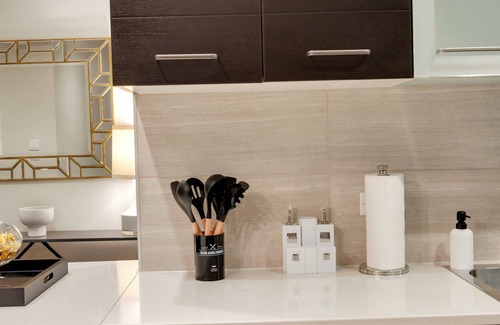 Gold Coast Apartment | Modern 1 Bed Suite at Walton Residence, Gold Coast Chicago