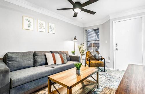 Brentwood Apartment | Elegant 1BR Haven - 10 Min to Downtown Austin
