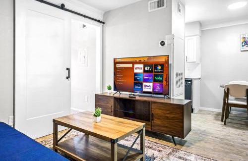 Brentwood Apartment | Elegant 1BR Haven - 10 Min to Downtown Austin
