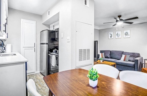 Brentwood Apartment | Elegant 1BR Haven - 10 Min to Downtown Austin