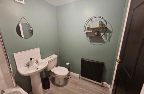 Paisley Apartment | Elegant 2 Bed Flat Perfect for RAH and Airport