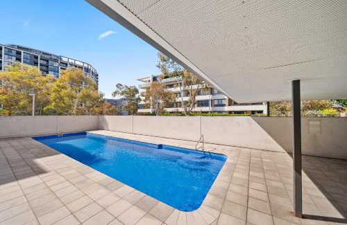 Lyons Apartment | Elegant 2-Bed with Pool Alfresco Dining & Balcony