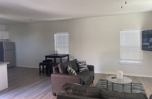 MacGregor House | Stylish 2 Bedroom Home in the Vibrant Museum District