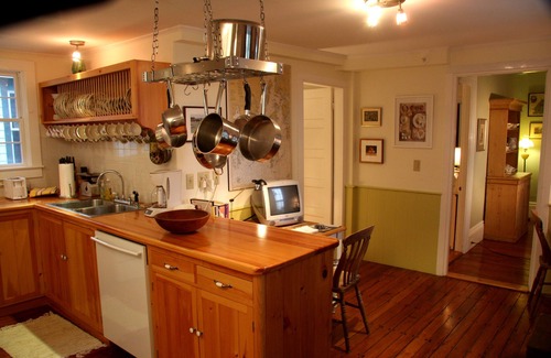 Rockland Apartment | Guest Rated 9.8: Pet-Friendly Apartment by the Ocean
