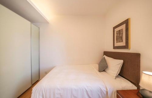 Xujiahui Apartment | Elegant 2 Bedroom Apartment Walk to Xujiahui Malls