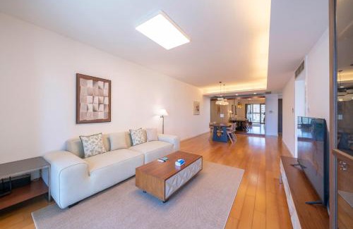 Xujiahui Apartment | Elegant 2 Bedroom Apartment Walk to Xujiahui Malls