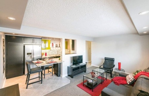 Jasper Place Condo | Convenient 2-Bedroom Condo with In-Suite Laundry & Breakfast