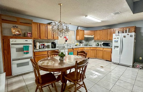 Parker Lane House | Stylish 2-Story House Steps from Downtown Austin