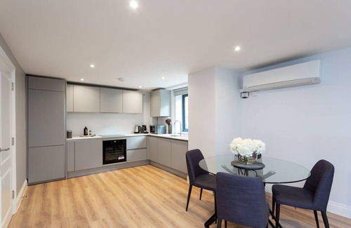 Kensington Apartment | Exceptional 2BD Apartment in Earls Court with Kitchen