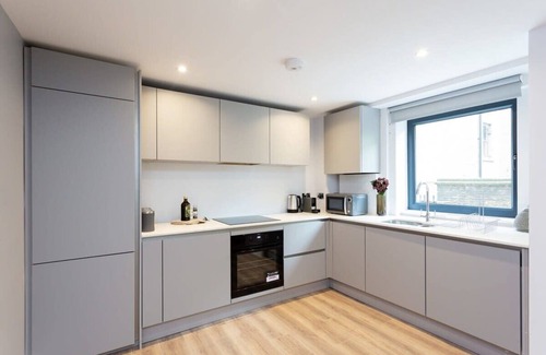 Kensington Apartment | Exceptional 2BD Apartment in Earls Court with Kitchen
