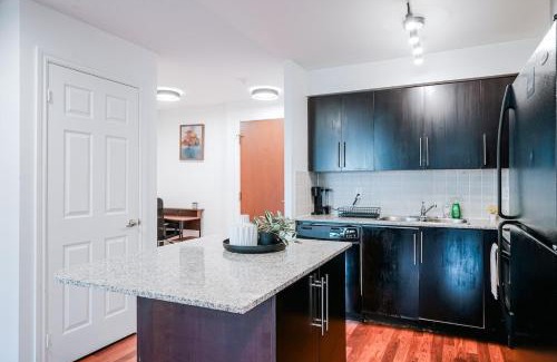 Downtown Mississauga Apartment | Elegant 2BR 2BA Condo Heart of Mississauga SQ1