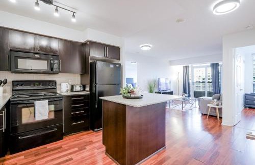 Downtown Mississauga Apartment | Elegant 2BR 2BA Condo Heart of Mississauga SQ1
