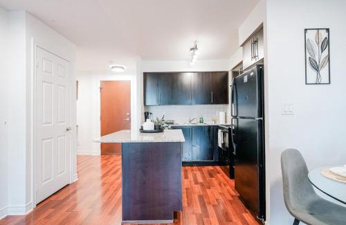 Downtown Mississauga Apartment | Elegant 2BR 2BA Condo Heart of Mississauga SQ1