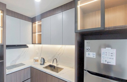 Kesawan Apartment | Elegant 2BR Apartment at The Reiz Condominium Medan