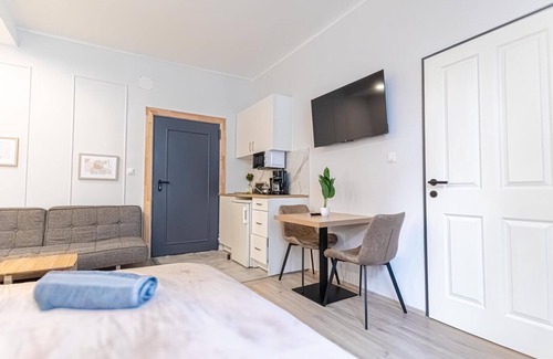 Meidling Apartment | Cozy 2BR Apartment near Bahnhof Wien Meidling