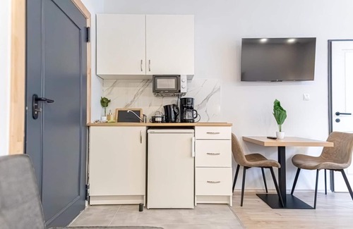 Meidling Apartment | Cozy 2BR Apartment near Bahnhof Wien Meidling