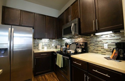 Memorial Condo | Elegant 2BR Condo at 7 Seventy – Your Poolside Retreat