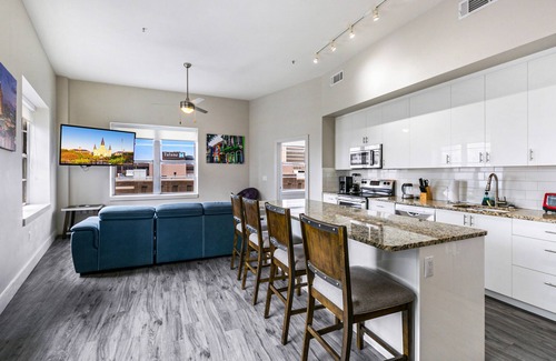 Central Business District Apartment | Stylish 2BR Condo Near French Quarter with Pool Access