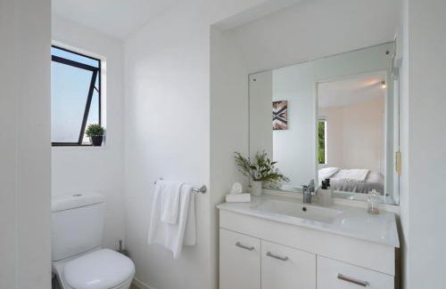 Northcross House | Family-Friendly 2BR Home with Aircon, Steps from Beach