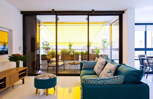 Tel Aviv Apartment | Stylish 2BR Getaway with Veranda - Pet Friendly & Accessible