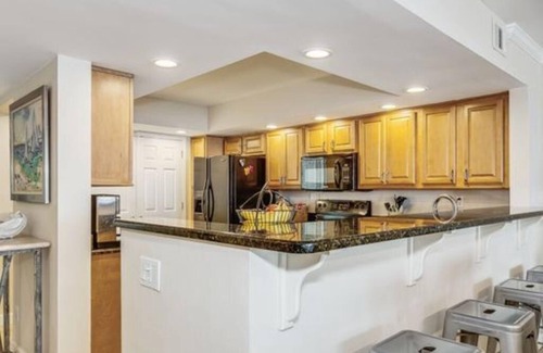 Parasol West Condo | Elegant Condo with Panoramic Ocean Views & Top Amenities