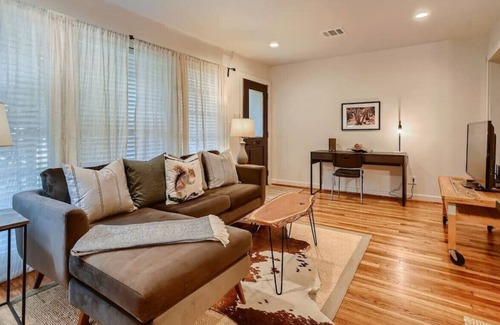 Willow Meadows/Willowbend Area House | Elegant 3 BDRM Home Mins to Stadium, Hospitals, Downtown Houston