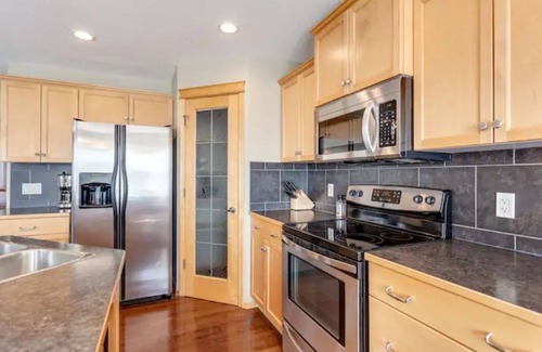 Airdrie House | Scenic 3 Bed Home with Water Views & Pet-Friendly Amenities