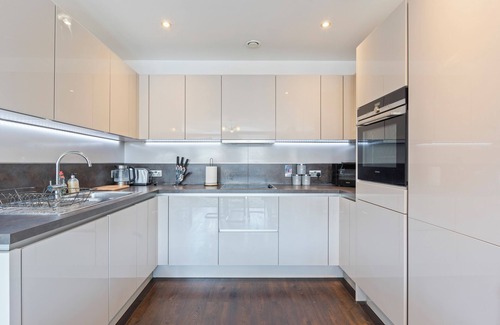Shacklewell Apartment | Elegant 3 Bed Apartment Near Many Attractions